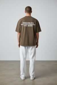 remera corte Boxy de algodón estampado | Remeras | Negro, Bordo | Fesera La Plata | La Plata, Argentina