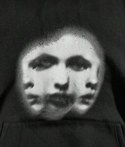 Buzo de algodón estampado | Buzos y sweaters | NEGRO | Fesera La Plata | La Plata, Argentina